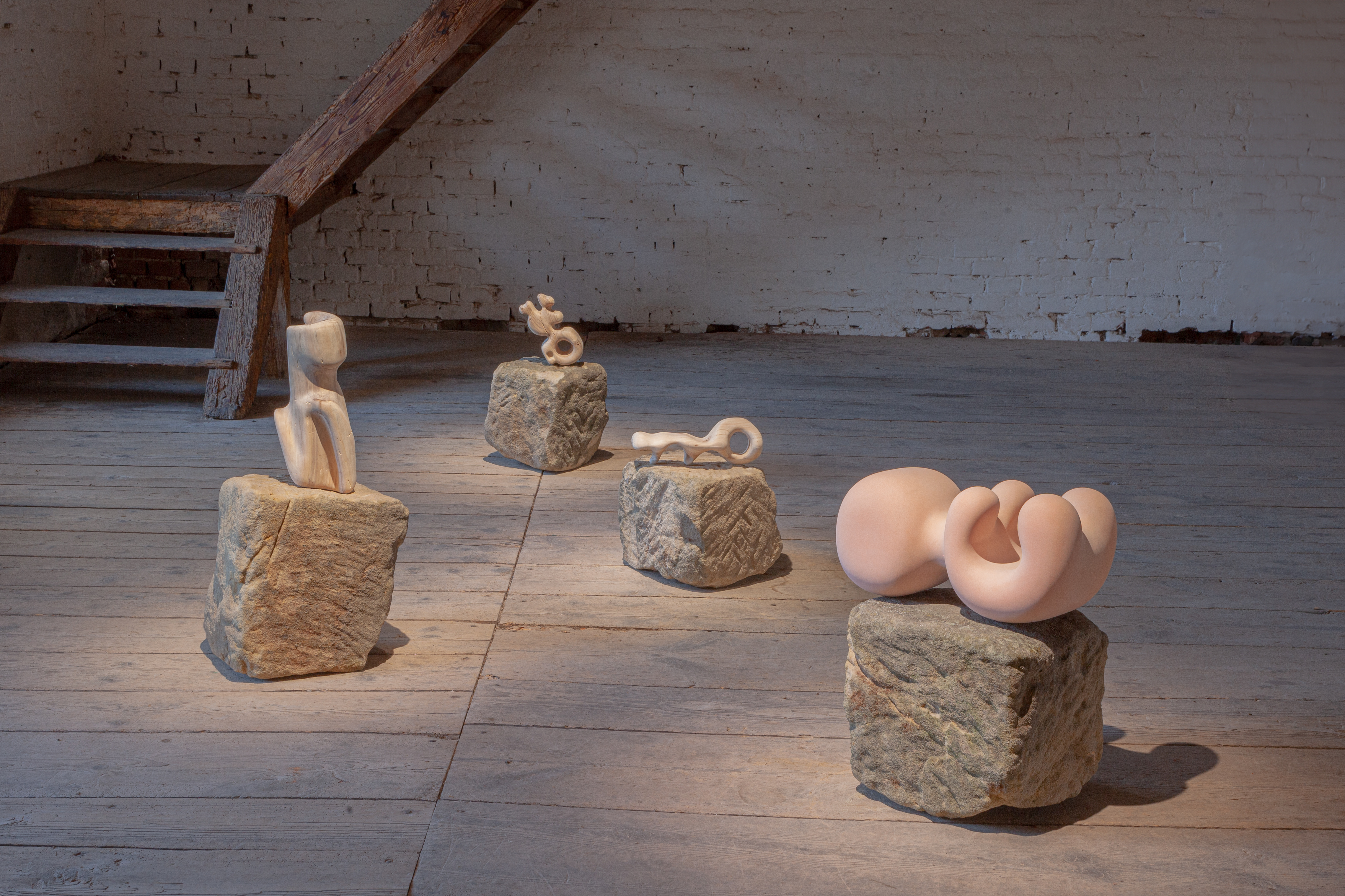 Photo of an art installation called Hands (and Other Products of Labor) 2.0 by Klára Čermáková (Farmstudio Open, Bohemia Farmstudio, Vysoká, Czechia) [Detail no. 1]. A closer look at all of the sculptures/objects.