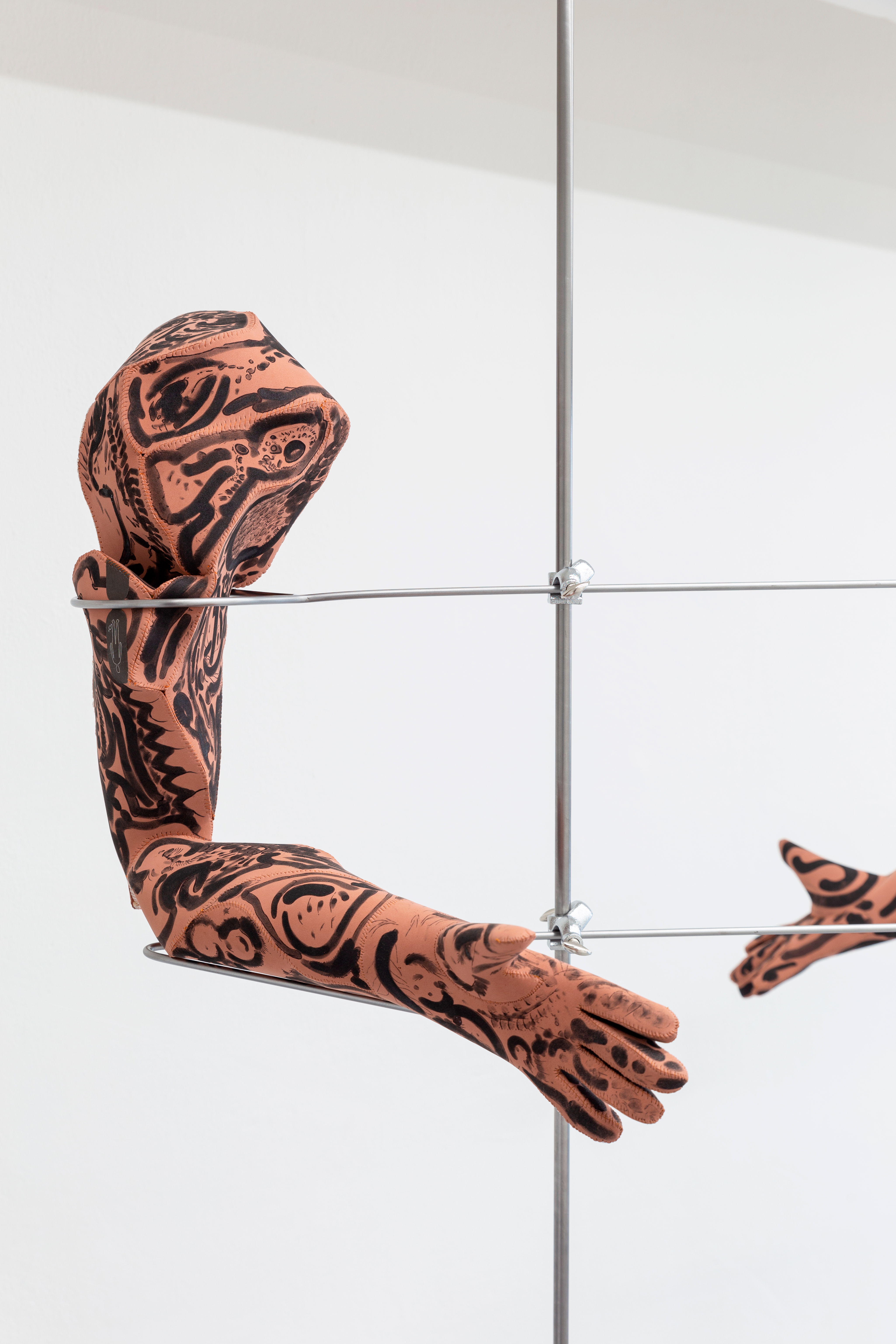 Photo of an art installation called Hands (and Other Products of Labor) by Klára Čermáková (Diploma Projects 2020, UMPRUM — Academy of Arts, Architecture & Design in Prague, Czechia) [view on first half / Detail no. 2]. A detailed look at the sculpture of the arm.